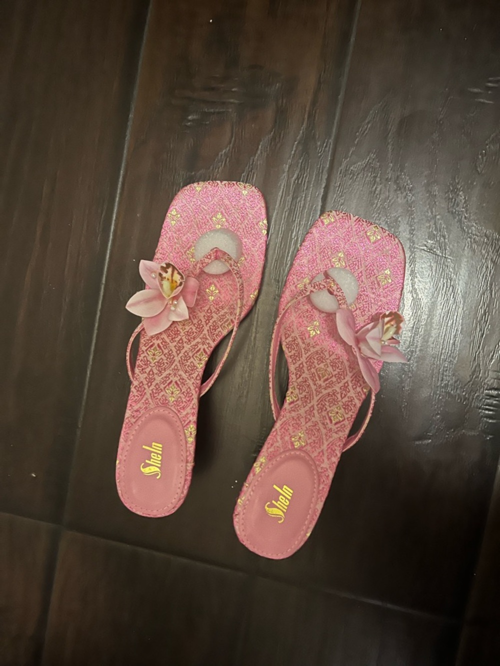 SHEIN Pink Floral Toe-Post Sandals with Gold Print